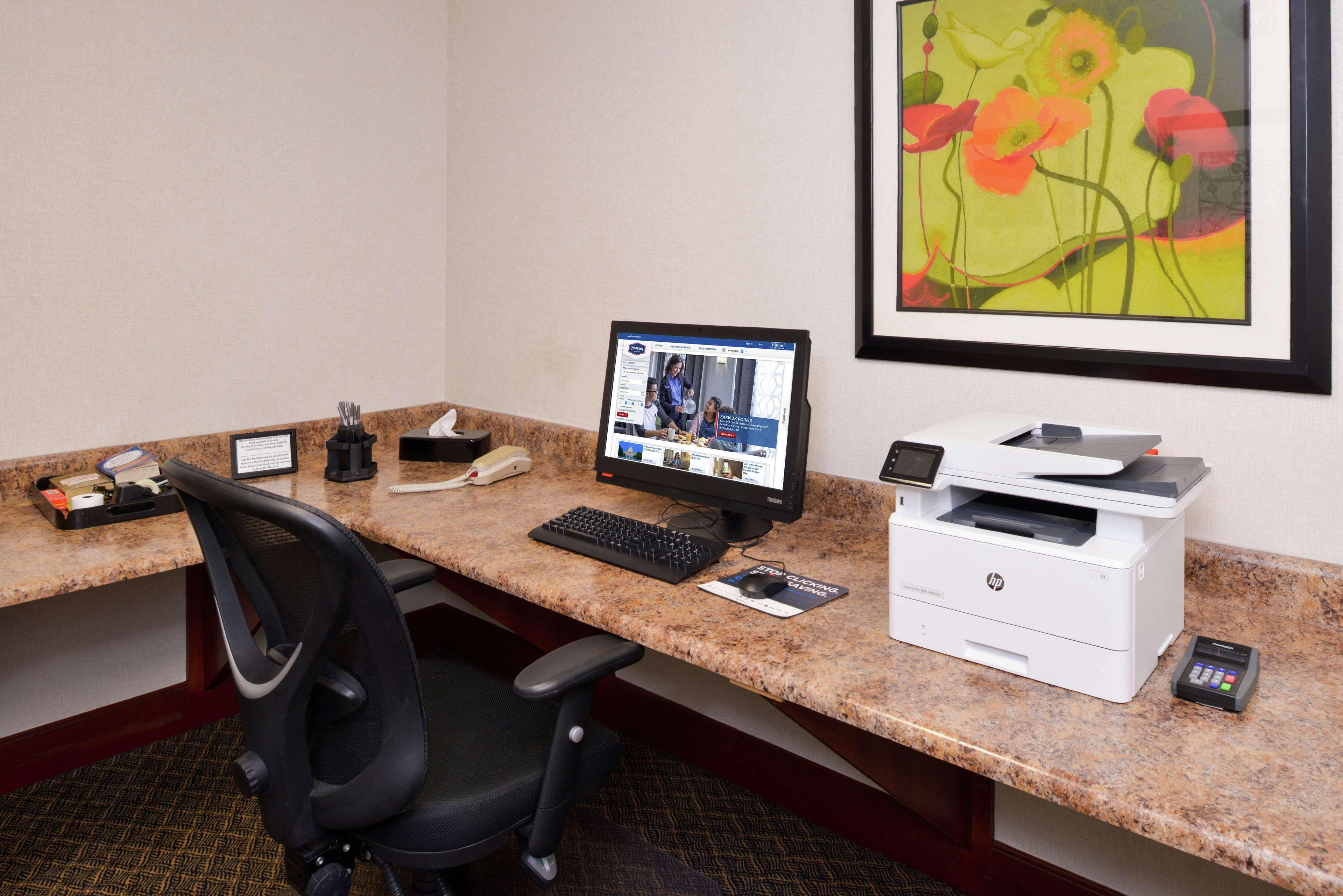 Hampton Inn & Suites Wilmington Bagian luar foto