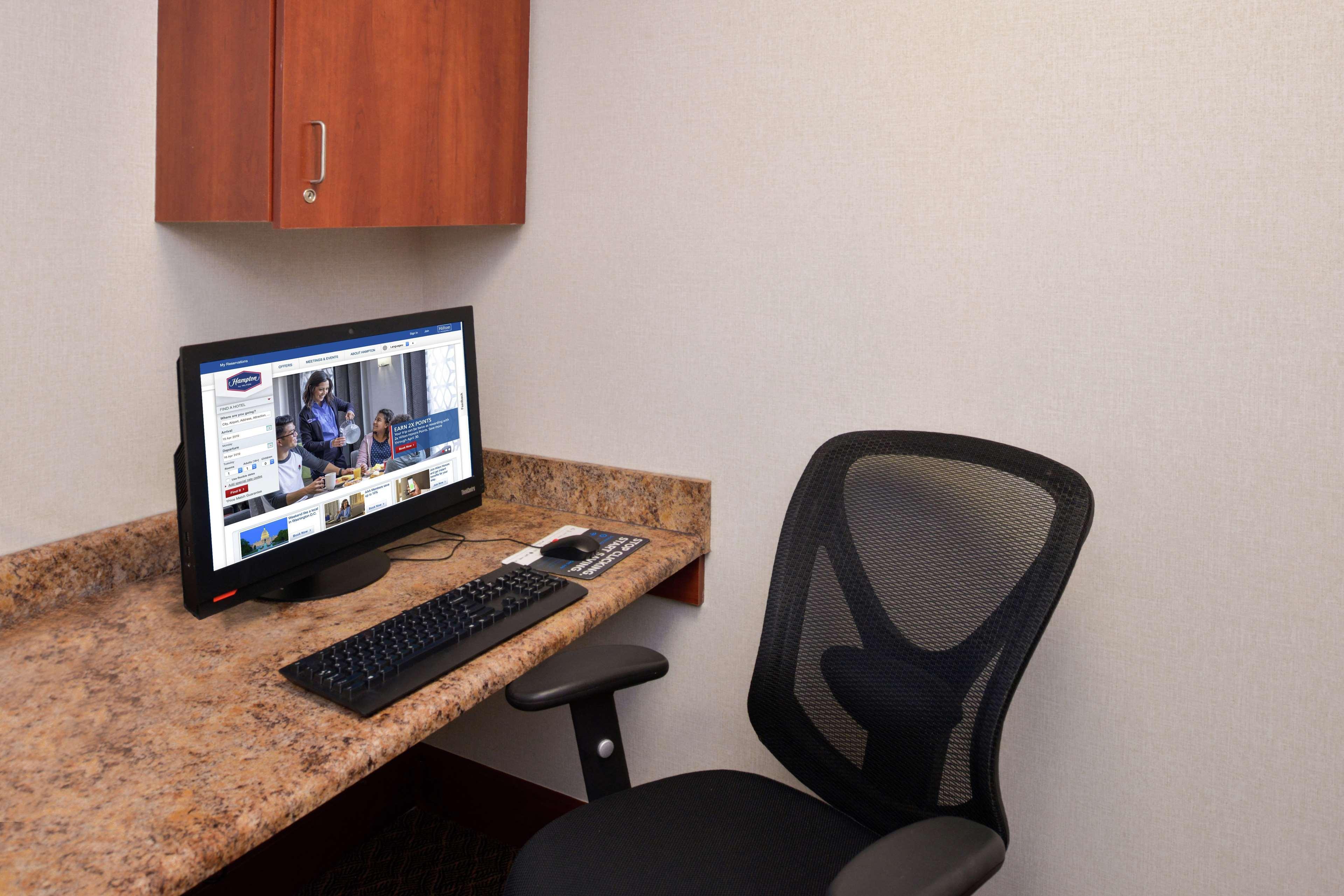 Hampton Inn & Suites Wilmington Bagian luar foto