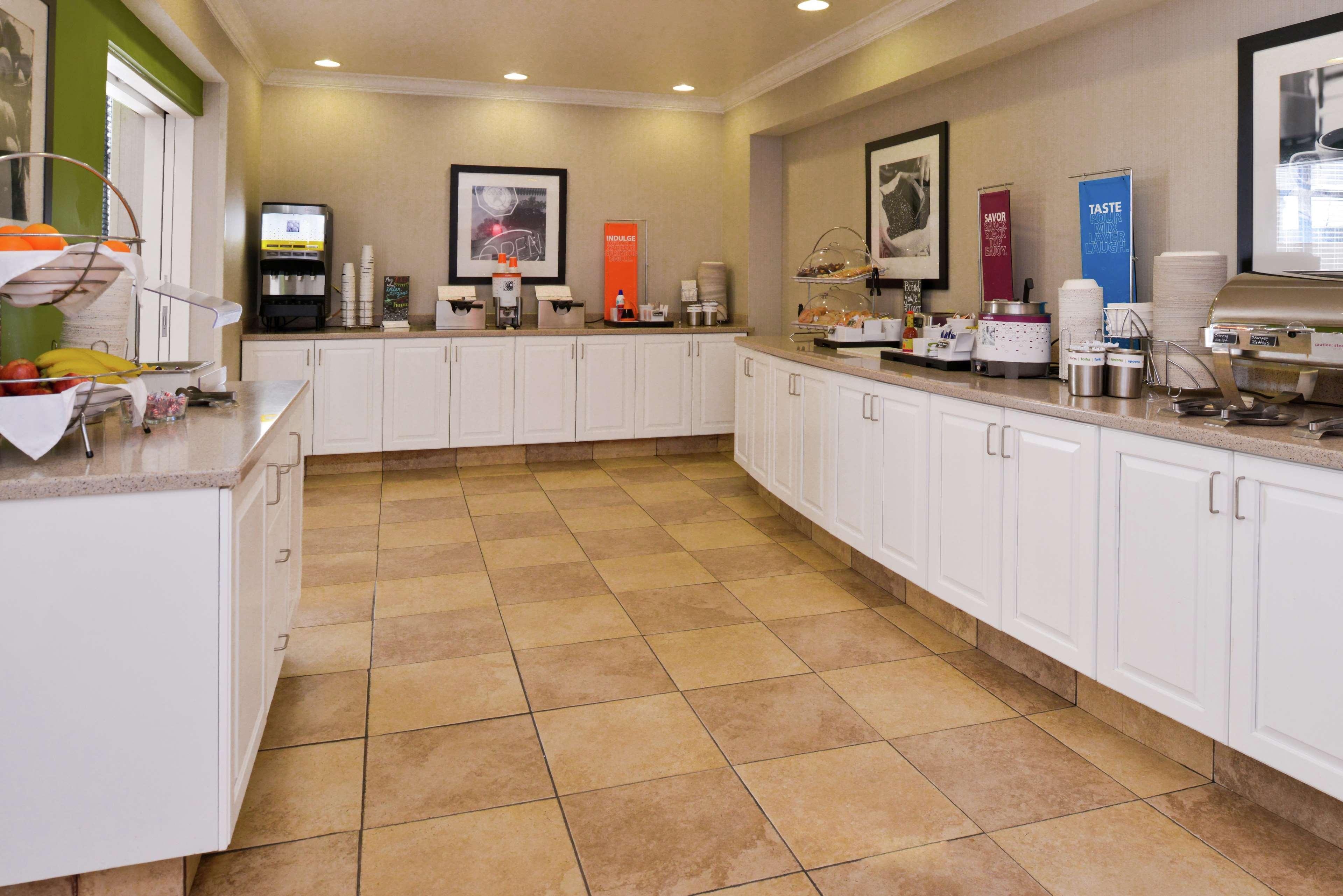 Hampton Inn & Suites Wilmington Bagian luar foto