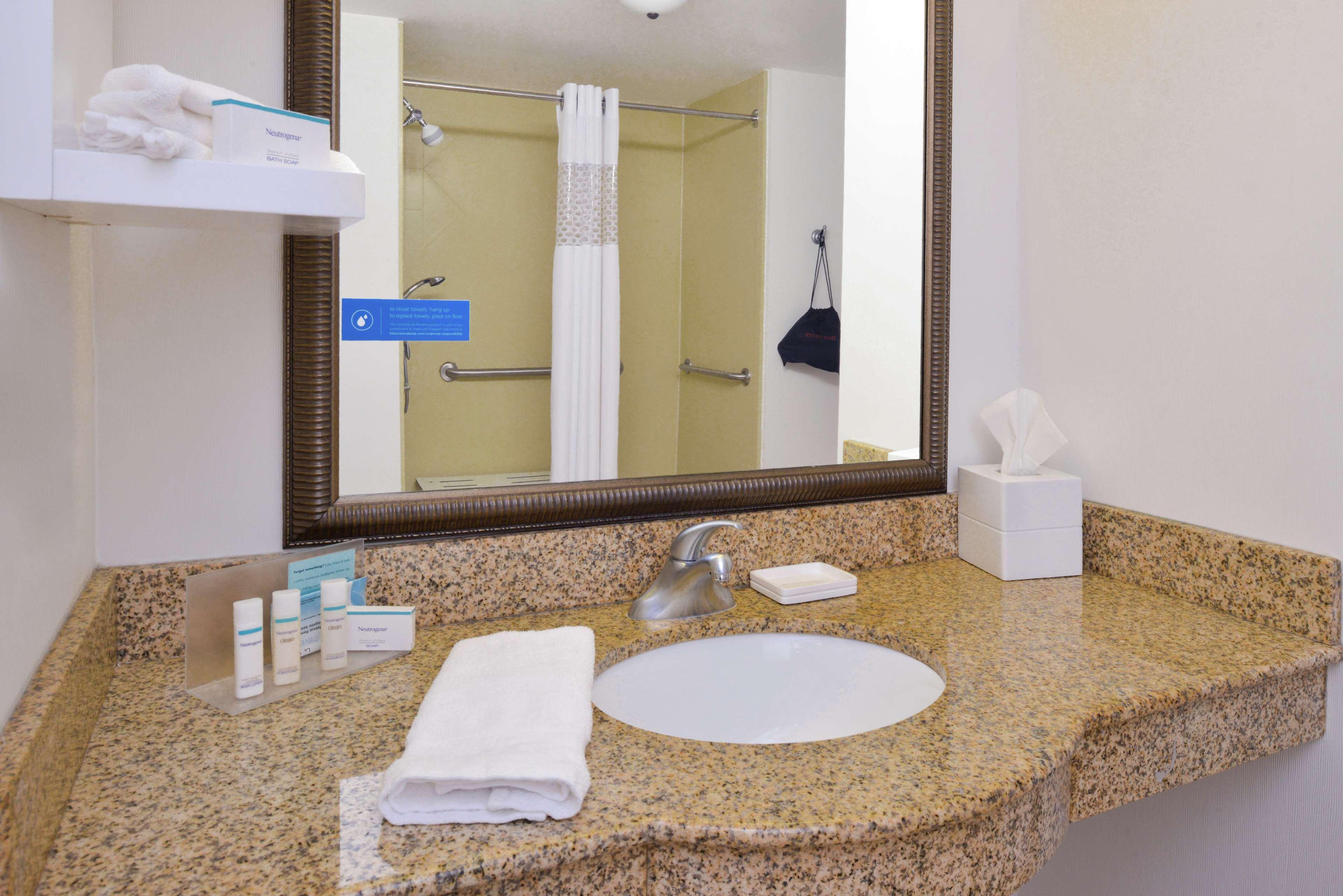 Hampton Inn & Suites Wilmington Bagian luar foto